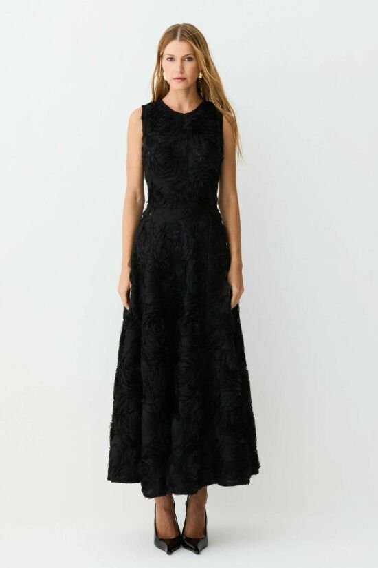 Imagem de Vestido Mídi Regata Com Barra Ampla Em Tule Bordado Preto Zen